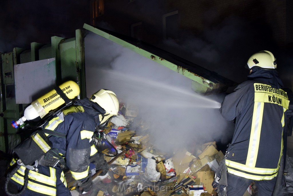 Feuer Papp Presscontainer Koeln Hoehenberg Bochumerstr P310.JPG - Miklos Laubert